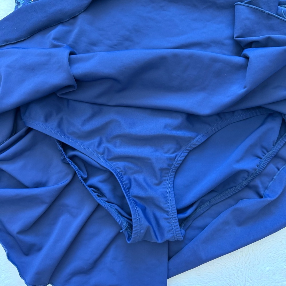 Women one piece swimsuit size 12 - Picture 2 of 6